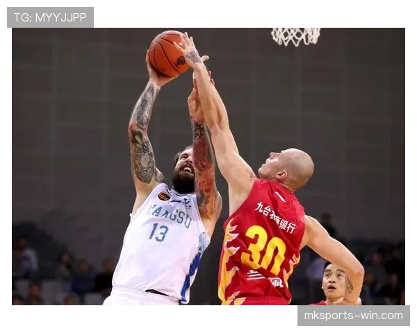 多米尼克·威尔金斯突破制造多次得分机会拉开进攻节奏