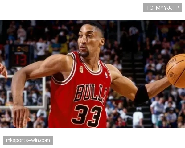 皮蓬无球切入制造防守错位胜库里持球拉扯空间