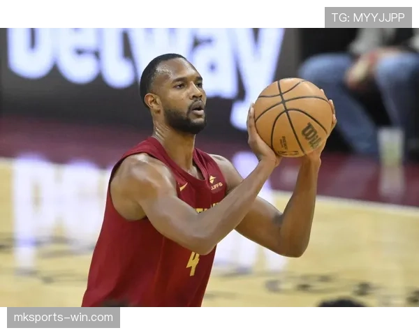 莫布里挡拆拉开内线空间，助骑士提升禁区得分效率