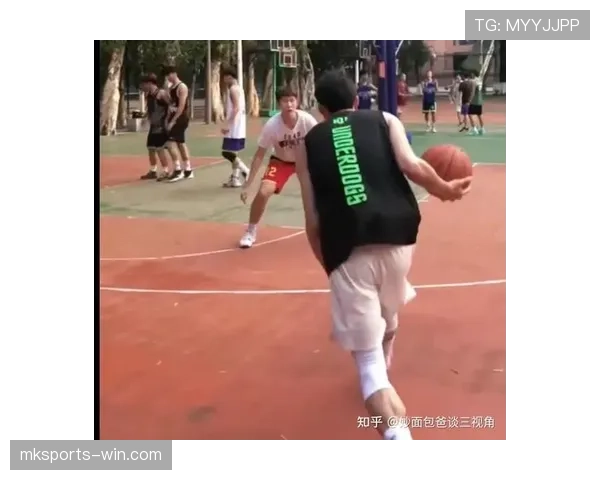 篮球新规则调整，翻腕违例到底怎么判定才算犯规？